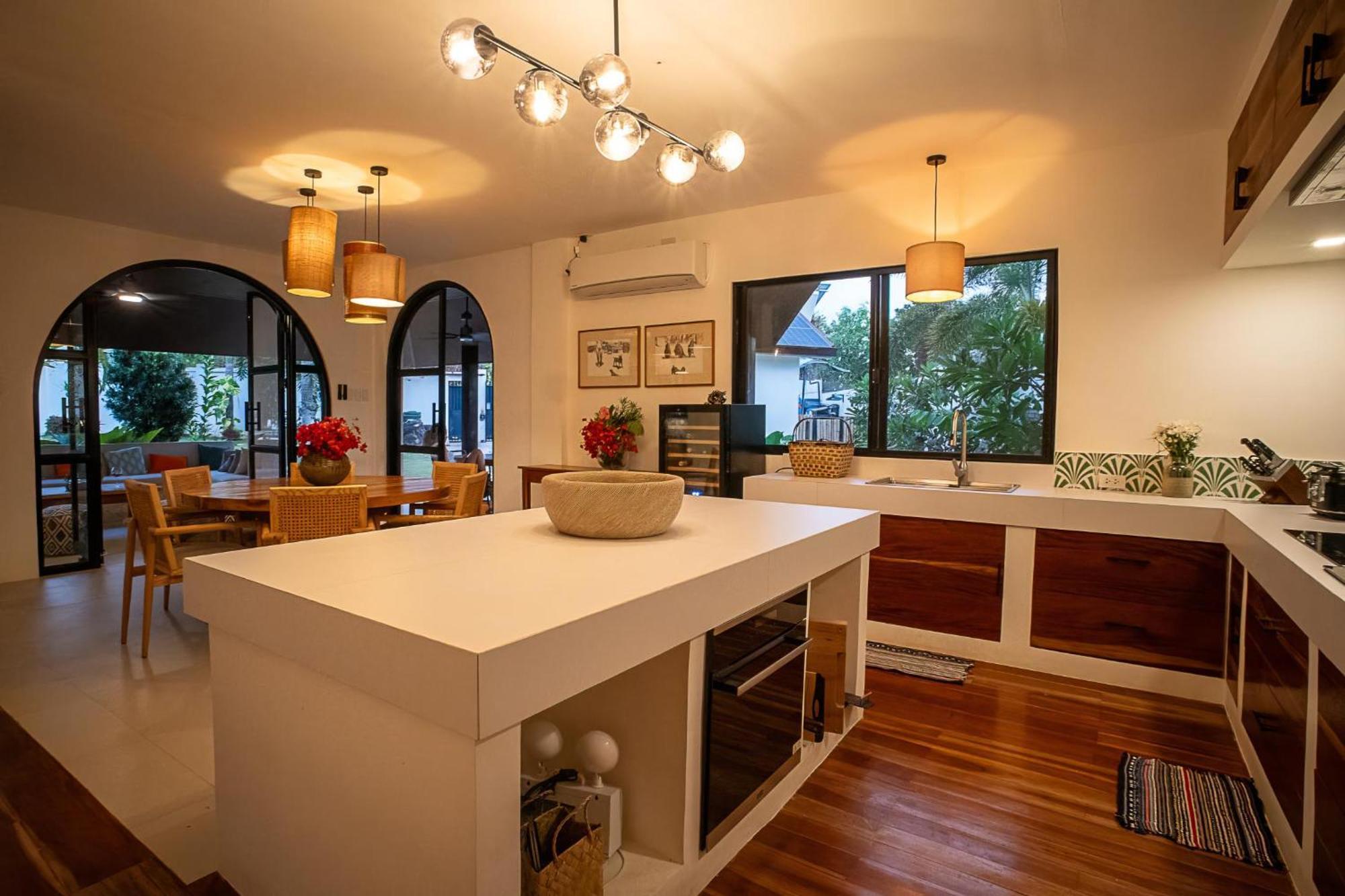 Sustainable Luxury In Alona Villa Bolod  ภายนอก รูปภาพ